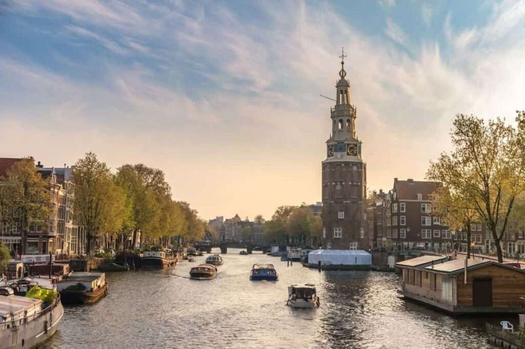 لماذا السفر إلى أمستردام في الصيف 