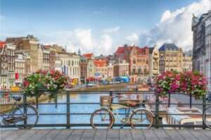 السياحة في امستردام في الصيف للعوائل والعرسان