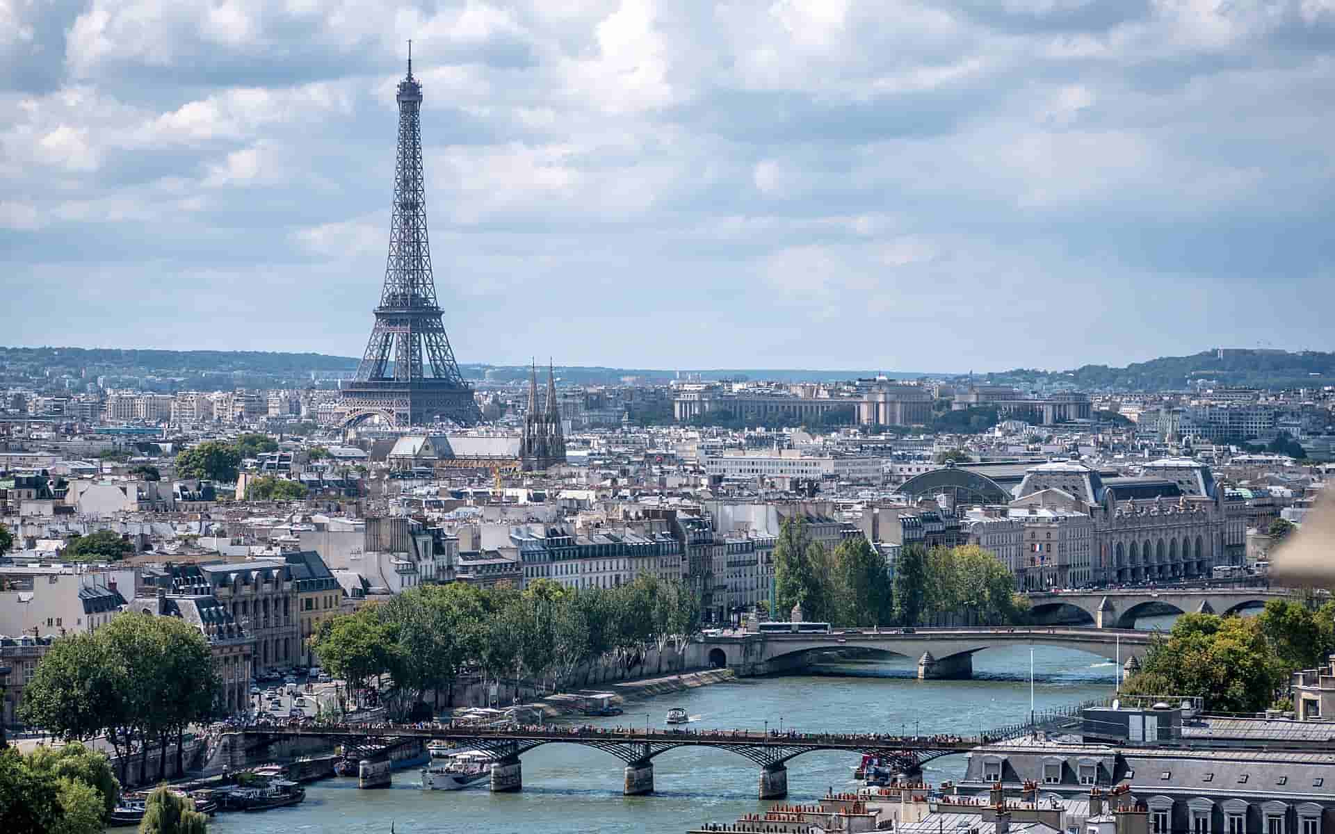 أفضل 10 وجهات سياحية للسفر في شهر ديسمبر 2025 - باريس، فرنسا
