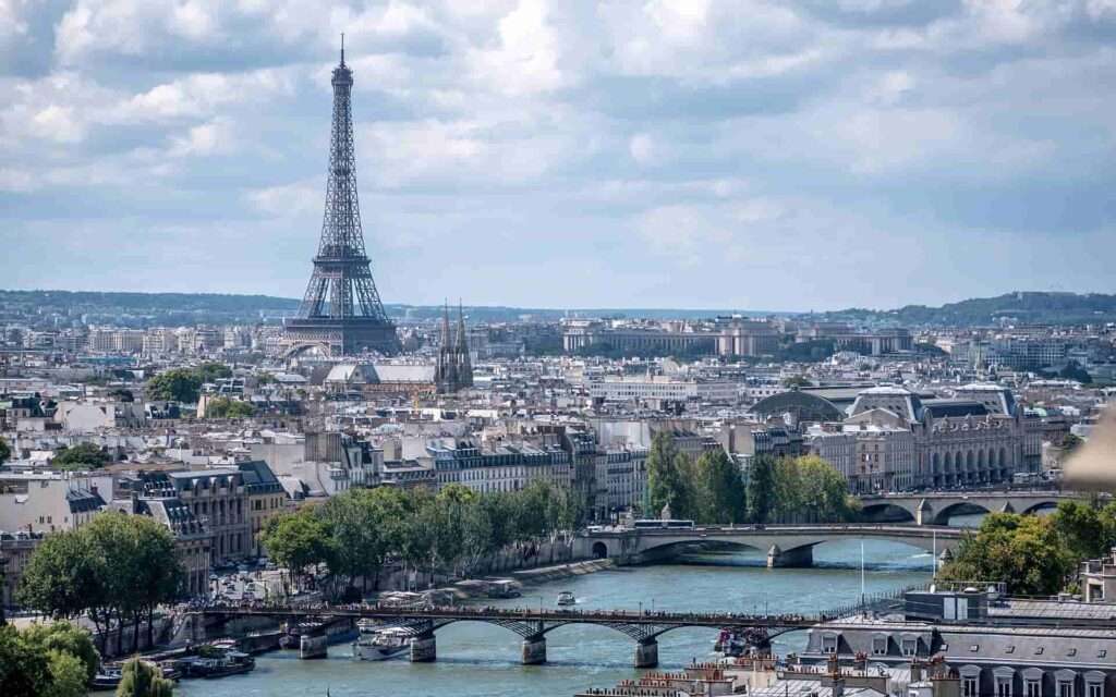 أفضل خدمات التنقل والسفر من باريس إلى أمستردام بالسيارة